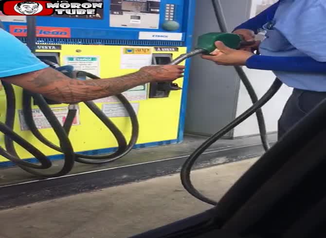 Video :An alcoholic drinks fuel to relax during withdrawal!
